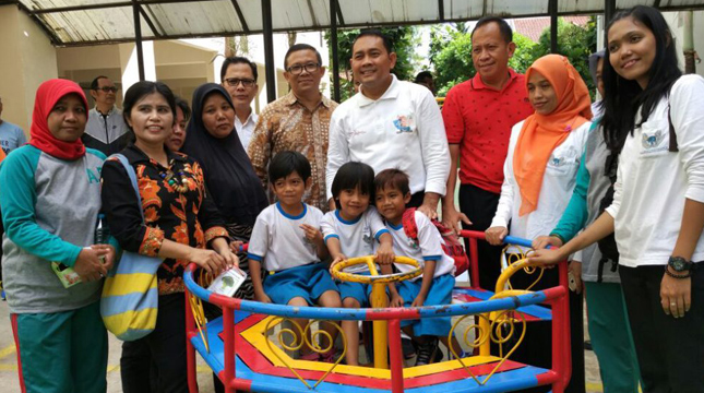 Jababeka Infrastruktur mendirikan Taman Bermain Anak di Rusun Pinus Elok Blok A, Komplek Taman Pulo Indah, Jakarta Timur