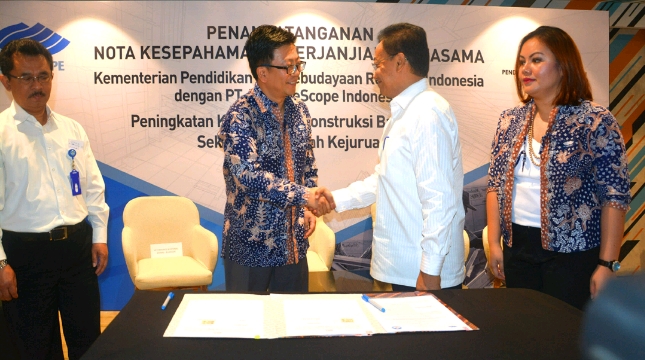 Penandatanganan MoU antara PT NS BlueScope Indonesia dengan Kementerian Pendidikan dan Kebudayaan 