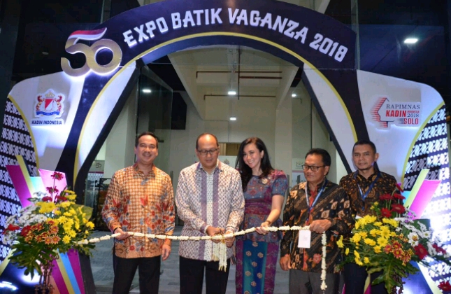 Ketua Umum Kadin Indonesia Rosa P. Roeslani saat membuka pameran BATIKVAGANZA (Foto: Kadin Indonesia) 