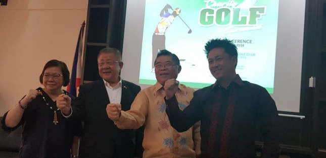 Riche Tiblani, Filcomin Golf Association President bersama Ambassador Lee Hiong Wee, Dubes Filipina di Indonesia.