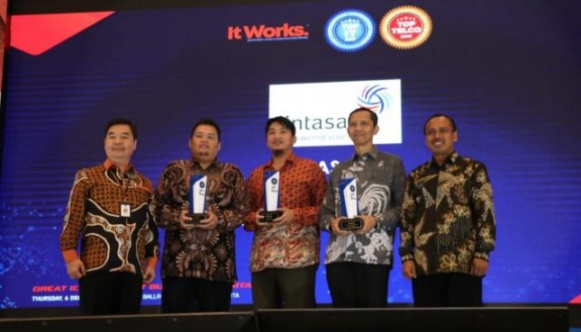 Lintasarta memborong tiga penghargaan dalam ajang TOP IT & Telco 2018.