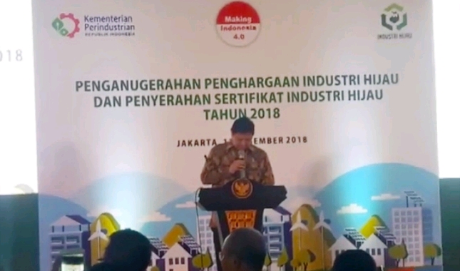 Menteri Perindustrian Airlangga Hartarto saat menyampaikan sambutan dalam acara penghargaan Industri Hijau (Foto: Ridwan/Industry.co.id)