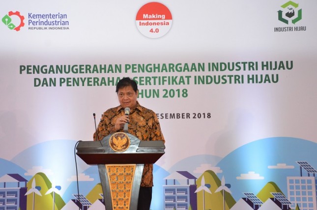 Menteri Perindustrian Airlangga Hartarto saat menyampaikan sambutan pada acara Penganugerahan Industri Hijau (Foto: Kemenperin) 