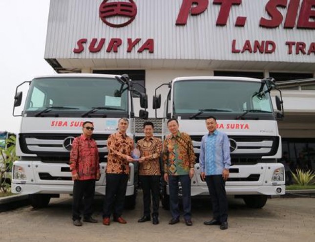 Serah Terima lebih dari 200 Unit Truk Mercedes-Benz Axor 4928 T Kepada PT Siba Surya