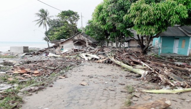 Tsunami di Selat Sunda di bibir pantai Anyer dan Tanjung Lesung