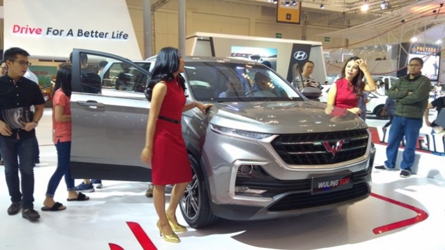 Wuling Motors (Wuling) mulai memperkenalkan varian mobil Sport Utility Vehicle (SUV) pertamanya di Indonesia. Dengan nama Almaz, mobil ini diharapkan membantu penjualan pabrikan asal Tiongkok di 2019 ini.