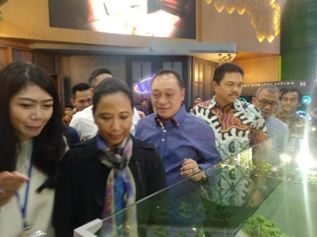 Menteri BUMN Rini Soemarno saat mengunjungi Indonesia Properti Expo (IPEX) 2019 di Jakarta, Sabtu (2/2/2019)