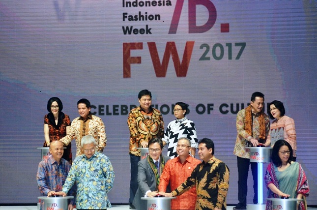  Pameran Indonesia Fashion Week (IFW) 2017 di Jakarta, 1 Februari 2017