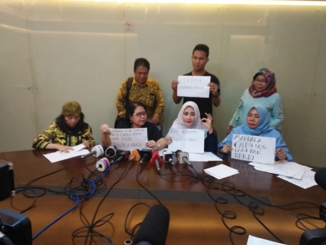 Mandala Abadi Shoji melalui kuasa hukumnya,Elza Syarief, membantah isu yang menyebut dirinya masuk dalam daftar pencarian orang (DPO) setelah divonis Pengadilan Negeri Jakarta Pusat terkait kasus kampanye hitam.