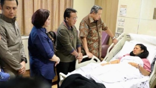 Ani Yudhoyono tengah dirawat di rumah sakit di Singapura. (Dok. Twitter Andi Arief)