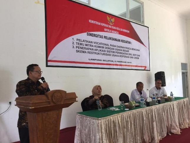 Deputi Bidang Restrukturisasi Usaha Kemenkop dan UKM Abdul Kadir Damanik dalam kegiatan Bimbingan Teknik Pembedayaan UMK, sekaligus sosialisasi Petuntuk Teknis Bantuan Pemerintah di Mataram, NTB.