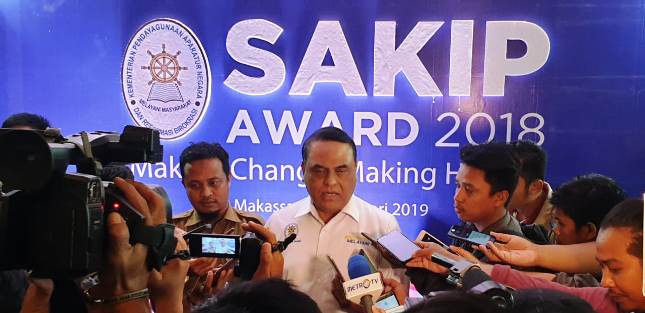 MenPAN RB Syarifuddin .memberikan keterangan Pers Usai memberikan SAKIP di Makasar Hari ini