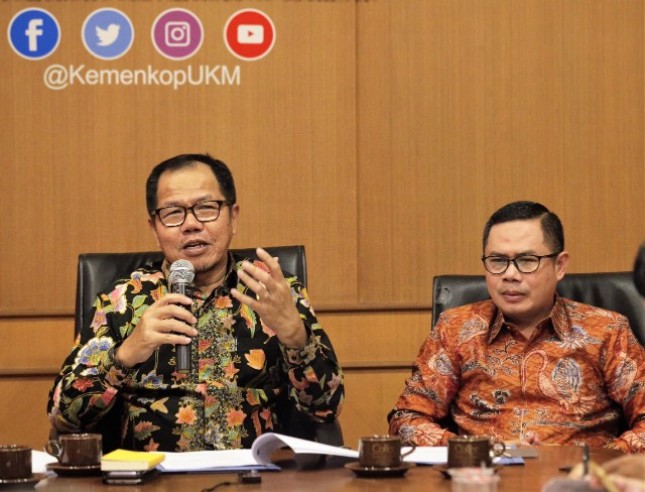 Foto Kiri ke kanan: Direktur Utama LPDB KUMKM, Braman Setyo dan Direktur Pembiayaan Syariah LPDB KUMKM Syariah Jaenal Aripin