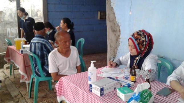 RS Sentosa Bekasi Siloam Mengadakan Pengobatan Gratis untuk Warga Desa Mekar Sari 