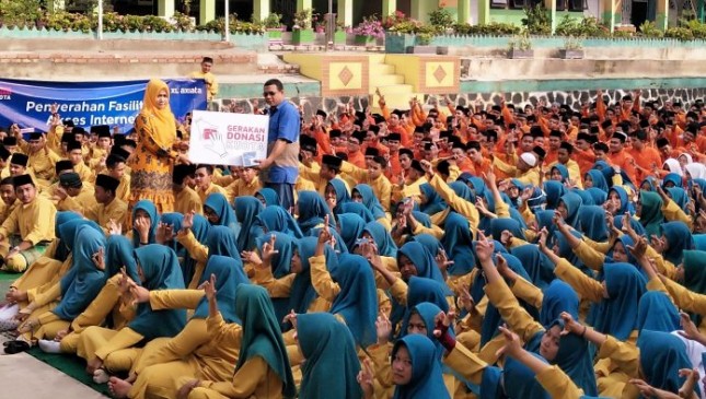 XL Axiata telah menyalurkan donasi akses internet ke lebih dari 1000 sekolah di berbagai daerah di Indonesia.