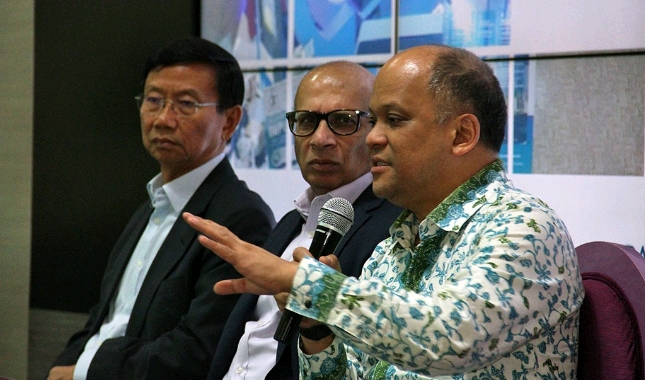 Chairman ICT National Council (Wantiknas), Ilham Akbar Habibie bersama Chairman PT Jababeka Tbk. Setyono Djuandi Darmono (Foto: Ridwan/Industry.co.id)