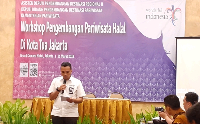Asisten Deputi Pengembangan Pariwisata Regional II Kemenpar, Reza Pahlevi saat membuka Workshop Pengembangan Pariwisata Halal di Kota Tua Jakarta (Foto: Ridwan/Industry.co.id)