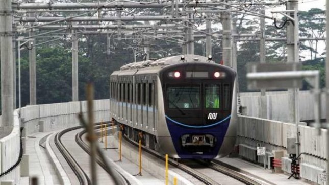 MRT Jakarta resmi beroperasi komersial 