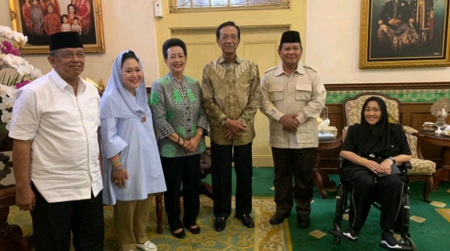 Prabowo Subianto bersama Titiek Soeharto saat menemui Sri Sultan Hamengkubuwono X