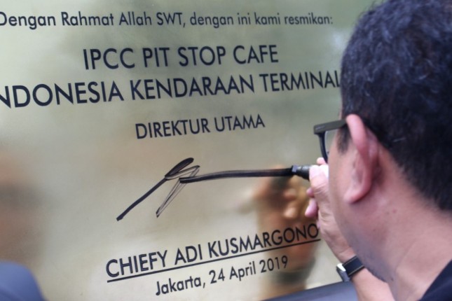 Dirut IPCC Chiefy Adi Kusmargono saat peremian cafe di Tanjung Priok