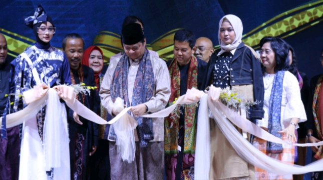 Menteri Perindustrian Airlangga Hartarto saat membuka Pameran Muslim Fashion Festival (Muffest) 2019 
