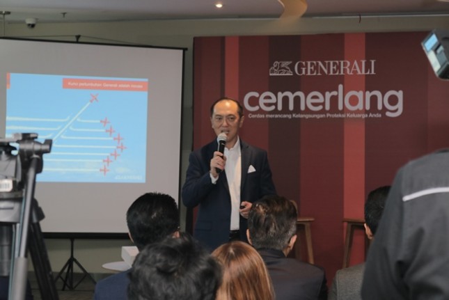 CEO PT Asuransi Jiwa Generali Indonesia, Edy Tuhirman dalam peluncuran produk baru asuransi Cemerlang