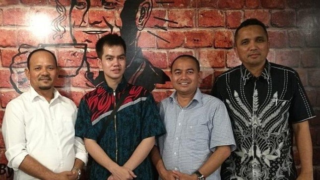 Bupati Aceh Besar Mawardi Ali saat berfoto bersama Asisten Deputi (Asdep) Pengembangan Destinasi Regional II Kementerian Pariwisata (Kemenpar) Reza Fahlevi di Jakarta 