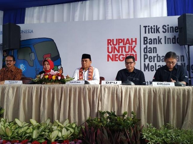 Pemerintah Provinsi (Pemprov) DKI dan Bank Indonesia (BI) menggelar penukaran uang di IRTI Monas, Jakarta Pusat untuk mencegah peredaran uang palsu sekaligus memudahkan warga menukarkan uang untuk keperluan Lebaran