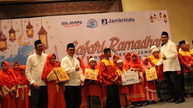 Perum Jamkrindo berbagi di Surabaya