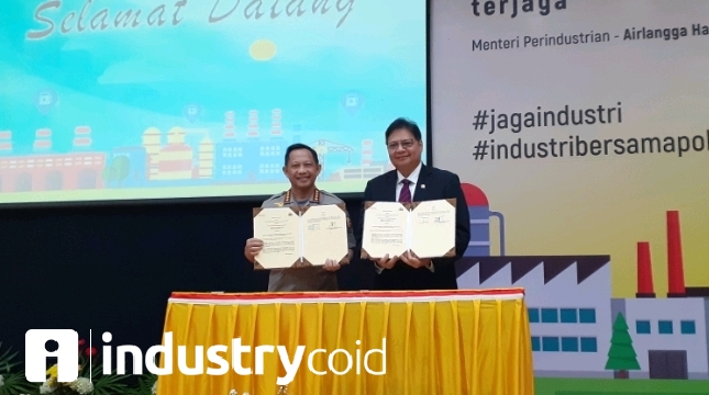 Menteri Perindustrian Airlangga Hartarto bersama Kapolri Tito Karnavian seusai menandatangani Nota Kesepahaman (Foto: Ridwan)