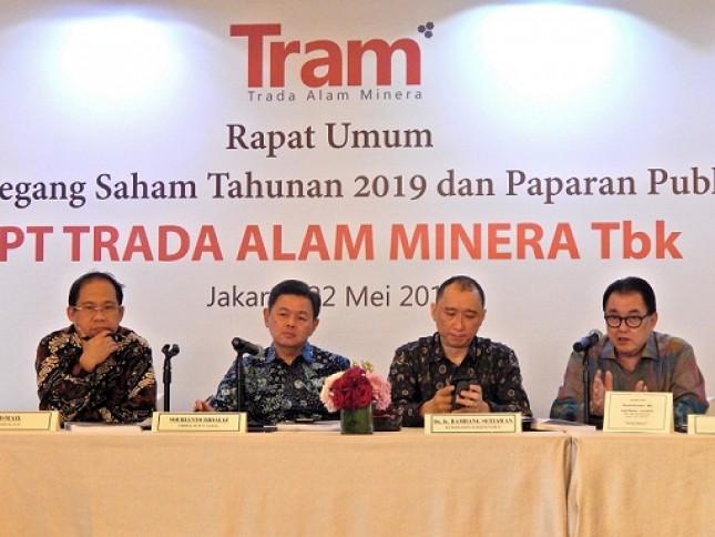 Direksi PT Trada Alam Minera Tbk (dari kiri ke kanan) Ismail, Direktur; Soebianto Hidayat, Presiden Direktur; Gani Bustan, Direktur; dan Irwandy Arif, Direktur; memaparkan kinerja pada paparan publik di Jakarta, Rabu (22/05/2019)