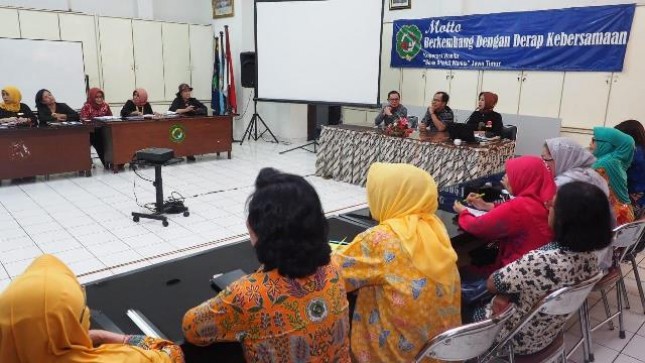 Dirut LPDB KUMKM Braman Setyo saat mengunjungi Kopwan SBW di Surabaya, Jawa Timur, Kamis (23/5/2019).