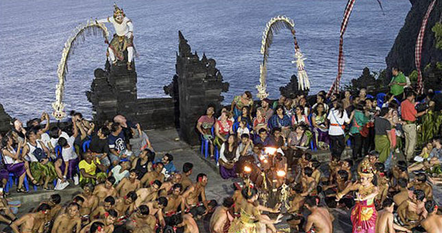 Ilustrasi Wisatawan Mancanegara di Bali (Izzet Keribar/Getty Images)
