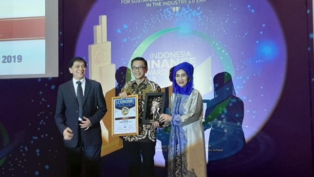 Penghargaan diberikan kepada PT Asuransi Kresna Mitra Tbk sebagai perusahaan Terbaik IFA II 2019, dan sukses hadapi era digital 4.0