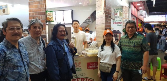 PT Indofood Sukses Makmur Tbk dalam hal ini Bogasari yang memberikan support tepung terigu dari Bogasari cakra kembar sampai 100 kilo kepada pelaku usaha Paberik Mie