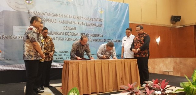 Forum Komunikasi Koperasi Besar Indonesia Tandatangani pembangunan mal dan Hotel Tugu Koperasi