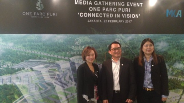 Dari Kiri, Head of Sales & Marketing PT MKA, Tengah, Theodore Chuang, Presiden Direktur Ascendas dan Olivia Surodjo, Direktur PT MKA
