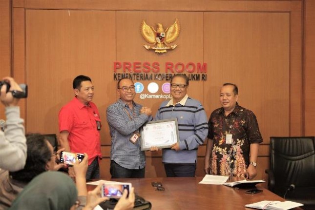 Menkop dan UKM Puspayoga mengapresiasi Koperasi Karyawan Telekomunikasi Seluler Indonesia (Kisel) masuk 100 besar Koperasi Dunia
