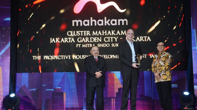Direktur Utama PT Mitra Sindo Sukses Sami Miettien saat menerima penghargaan Properti Indonesia Award 2019