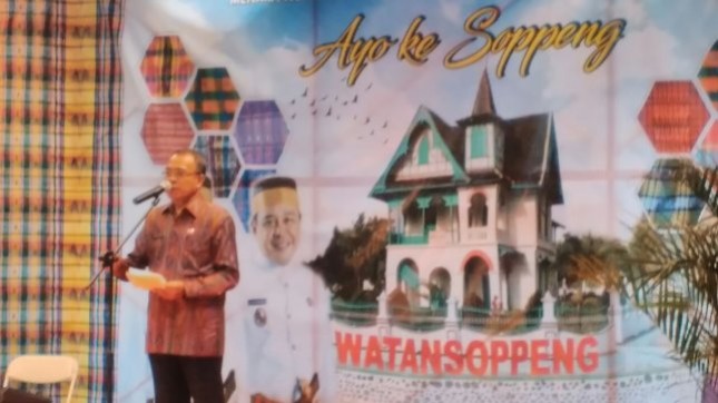 Sekretaris Daerah Kabupaten Soppeng Sugirman Djaropi membuka promosi wisata "Ayo ke Soppeng" di Menara Kuningan, Jakarta, Kamis (23/2/2017). (Irvan AF/INDUSTRY.co.id) 