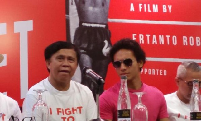 Ellyas Pical dan pemeran dirinya dalam film the Exocet, Jeffri Nichols
