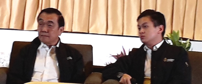 Henry Maknawi, Presiden Direktur PT Kencana Energi Lestari Tbk (kiri), (Foto Abe)