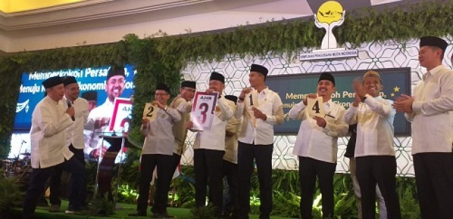 Persaingan Semakin Panas