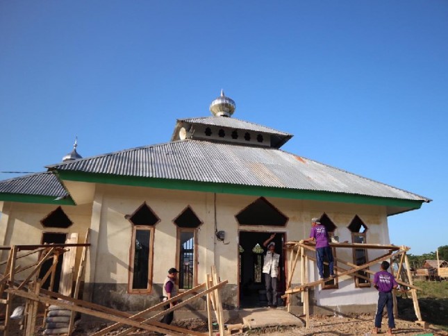 Bank Muamalat bantu renovasi Masjid Kabupaten Konawe