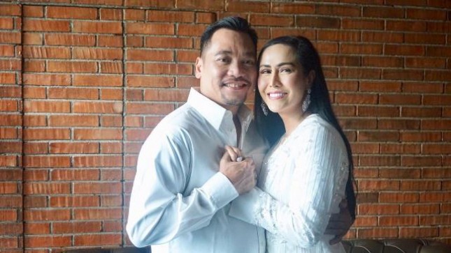 Artis Ratu Meta Ajak Suami Duet Pop Setialah Denganku (Foto AMZ)