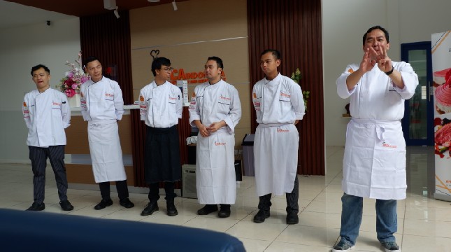 Chef profesional yang juga merupakan instruktur di APCA Indonesia.(Ist)