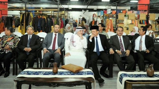 Delegasi yang diutus Raja Arab Saudi Salman bin Abdul Aziz al-Saud mengunjungi Smesco Indonesia di Gedung SMESCO RumahKU (Rumahnya Koperasi dan UMKM) di Jakarta Selatan, Kamis (2/3). (Foto: IST)