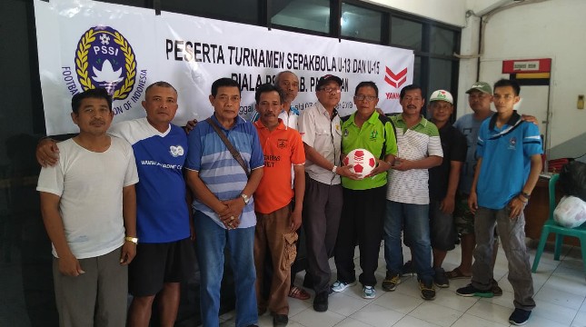 PT. Yanmar Agricultural Machinery Manufacturing Indonesia membagikan bantuan bola untuk 27 klub bola anak Indonesia