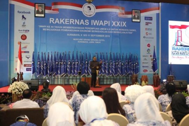 Rakernas Ikatan Wanita Pengusaha Indonesia (Iwapi) ke-XXIX di Surabaya,
