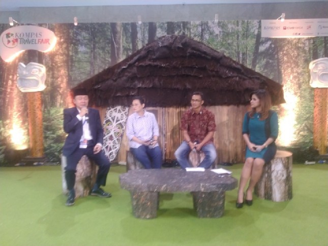 H. Priyadi Abadi, MPar Chairman Indonesian Islamic Travel Communication Forum (IITCF) paling kiri